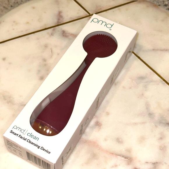 NIB PMD Clean - Smart Facial Cleansing Device with Silicone Brush & Massager - Picture 6 of 12